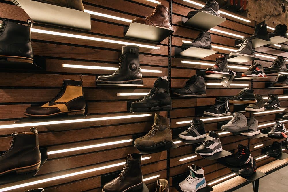 Boot wall display